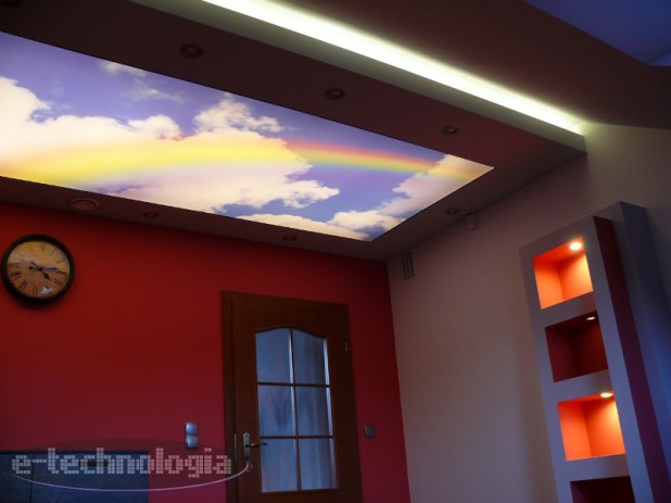 Oświetlenie pokoju dziecka - sufit napinany i podświetlony
