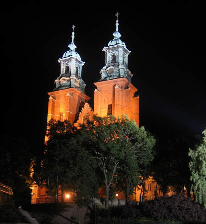 iluminacja katedry w Gnieźnie